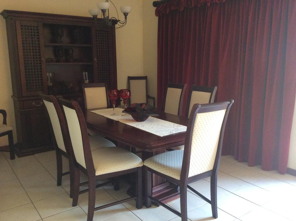 Lu'S Guest House Paarl Bagian luar foto